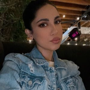 💕💕💕 Like This listing is for notified about my next show💕Thank you❤️